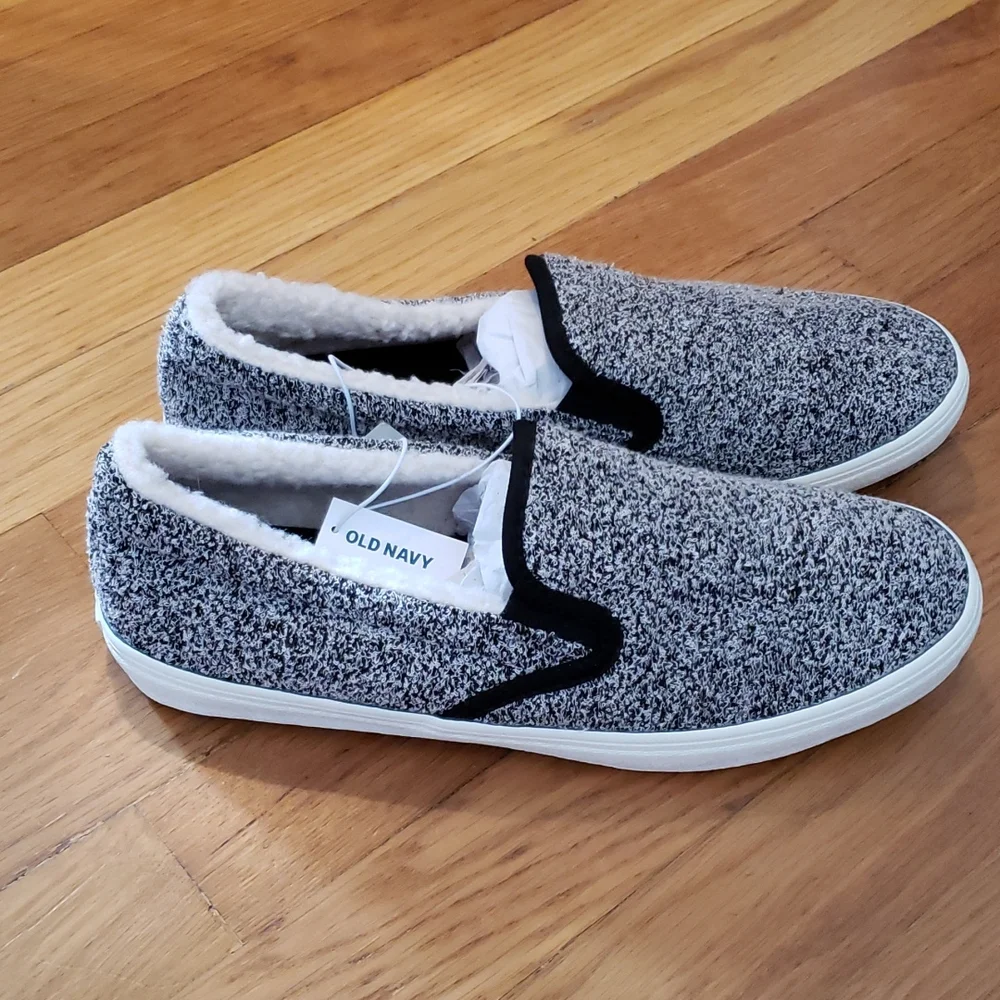 Old Navy Slip On sgoe, size 8. Fleece lined. NWT - Picture 2 of 4